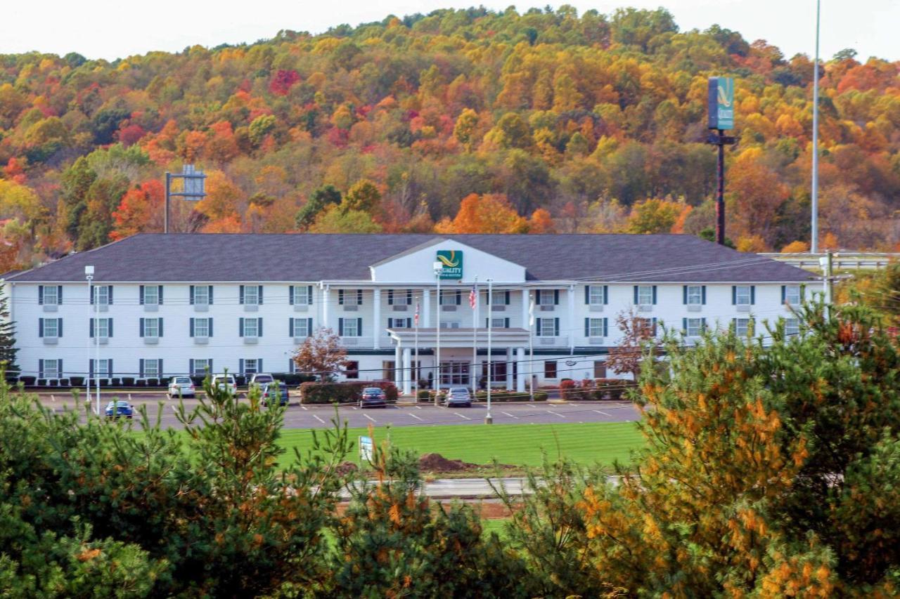Quality Inn & Suites Bellville - Mansfield Exterior photo