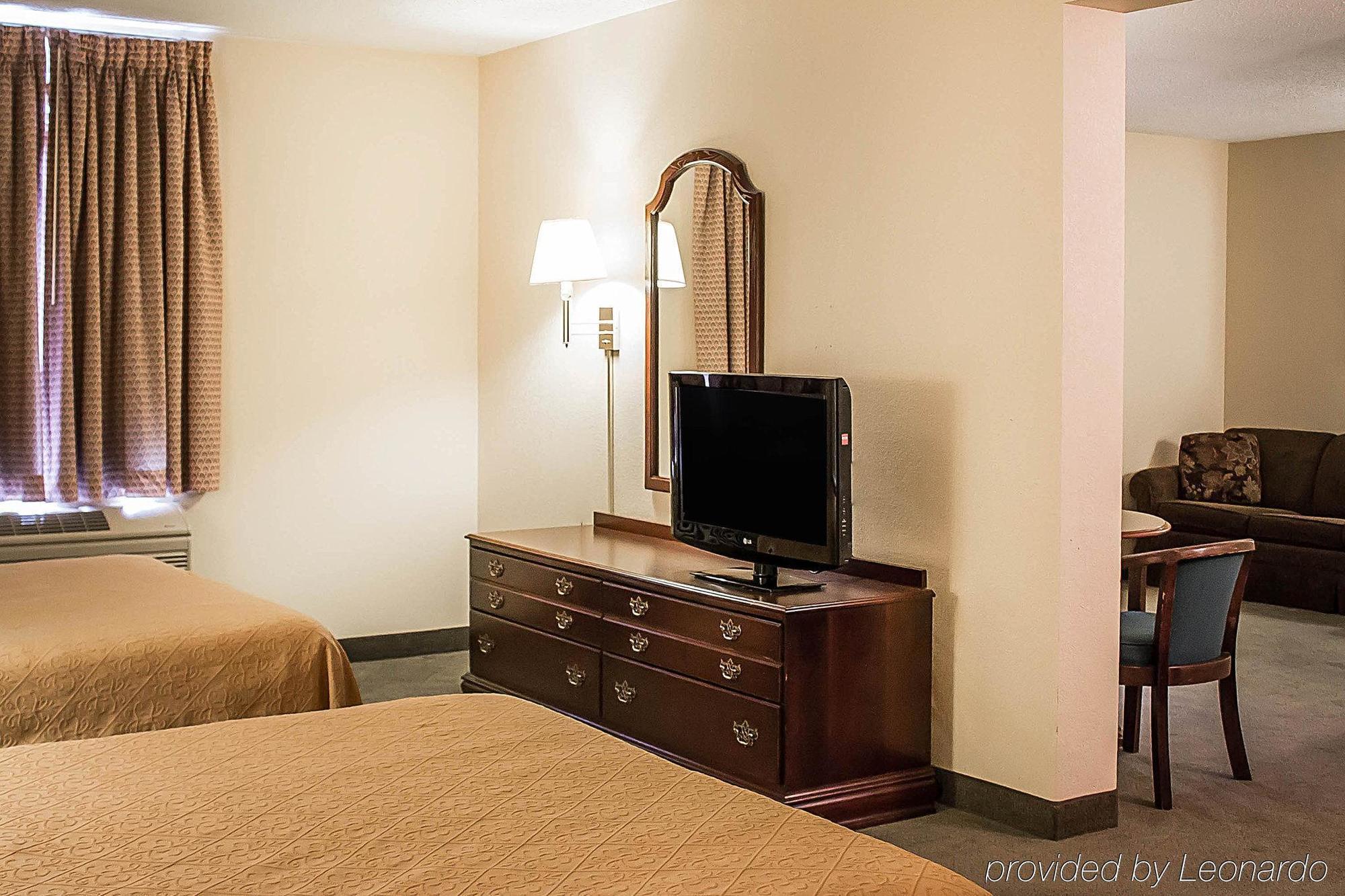 Quality Inn & Suites Bellville - Mansfield Exterior photo